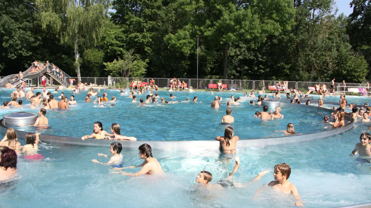 Im Freibad in Kirchheim ist nach Angaben der Stadt täglich ein Security-Mitarbeiter im Einsatz.