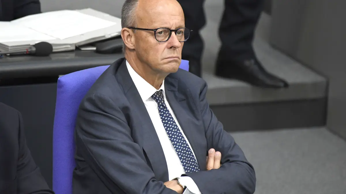 90. Sitzung des 21. Deutschen Bundestages in Berlin: Friedrich Merz in der 90. Sitzung des 21. Deutschen Bundestages im Reichstagsgebäude. Berlin, 10.07.2026