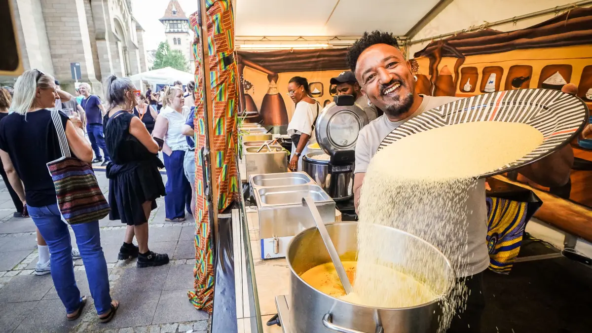 Auftakt des Afrika Festivals in Heslach am Erwin-Schoettle-Platz: Auftakt des Afrika Festivals in Heslach am Erwin-Schoettle-Platz