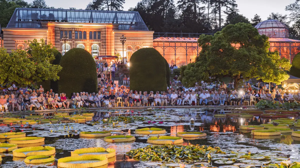 Mehr als 5000 Mitglieder sind zum Musikalischen Sommerabend des Wilhelma-Fördervereins gekommen und haben den 70. Geburtstag des Vereins gefeiert.