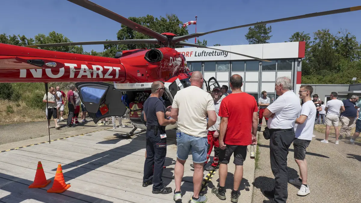 Christoph 41: Leonberg - Der Rettungshubschrauber Christoph 41 ist seit 40 Jahren am Krankenhaus Leonberg stationiert. Dazu veranstaltet die Deutsche Luftrettung einen Info-Tag. Themen: Ein Pilot und ein Hubschrauberarzt berichten vom Einsatz.