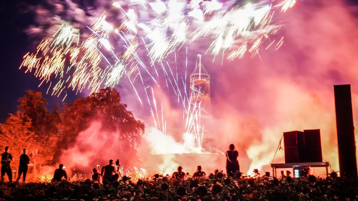 Lichterfest macht den Killesbergpark zur Partymeile für Groß und Klein, mit Lichtshow, Drohnen und Feuerwerk - Killesbergpark: Lichterfest macht den Killesbergpark zur Partymeile für Groß und Klein, mit Lichtshow, Drohnen und Feuerwerk - Killesbergpark