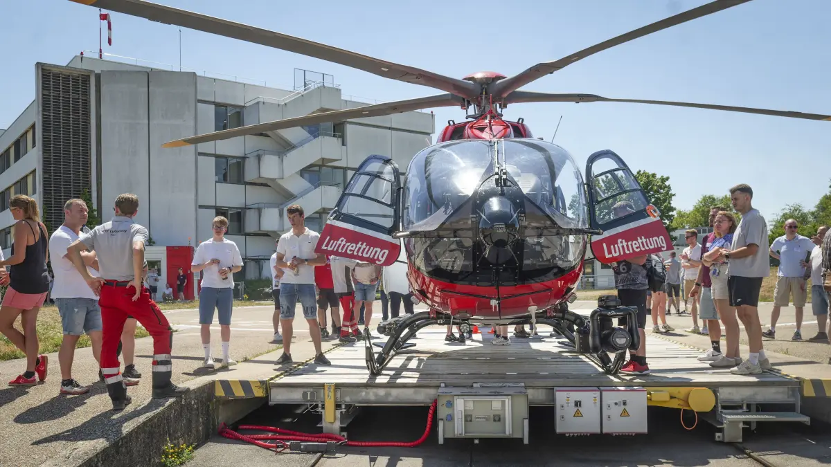Christoph 41: Leonberg - Der Rettungshubschrauber Christoph 41 ist seit 40 Jahren am Krankenhaus Leonberg stationiert. Dazu veranstaltet die Deutsche Luftrettung einen Info-Tag. Themen: Ein Pilot und ein Hubschrauberarzt berichten vom Einsatz.