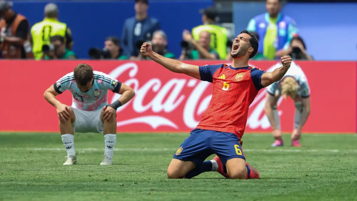 INGLEWOOD, CALIFORNIA - JULY 10: Mikel Merino of Spain celebrates on his knees after scoring during the FIFA World Cup, WM, Weltmeisterschaft, Fussball 2026 Quarter Final match between Spain and Belgium at Los Angeles Stadium on July 10, 2026 in Inglewood, California. PUBLICATIONxNOTxINxCHN Copyright: xVCGx 111653638804