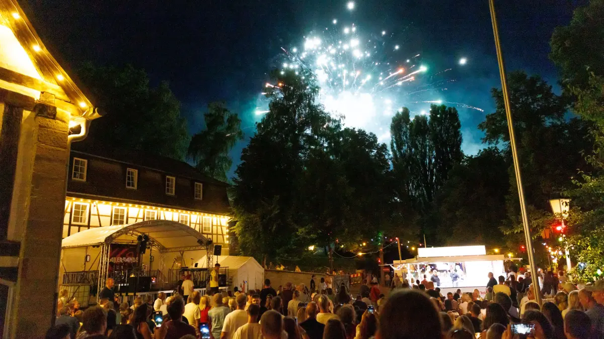 Grafenau, Dätzingen, Schloss, Fest, Lichterfest, Feuerwerk, Band, Knallerbande, Musik, Essen, Trinken,