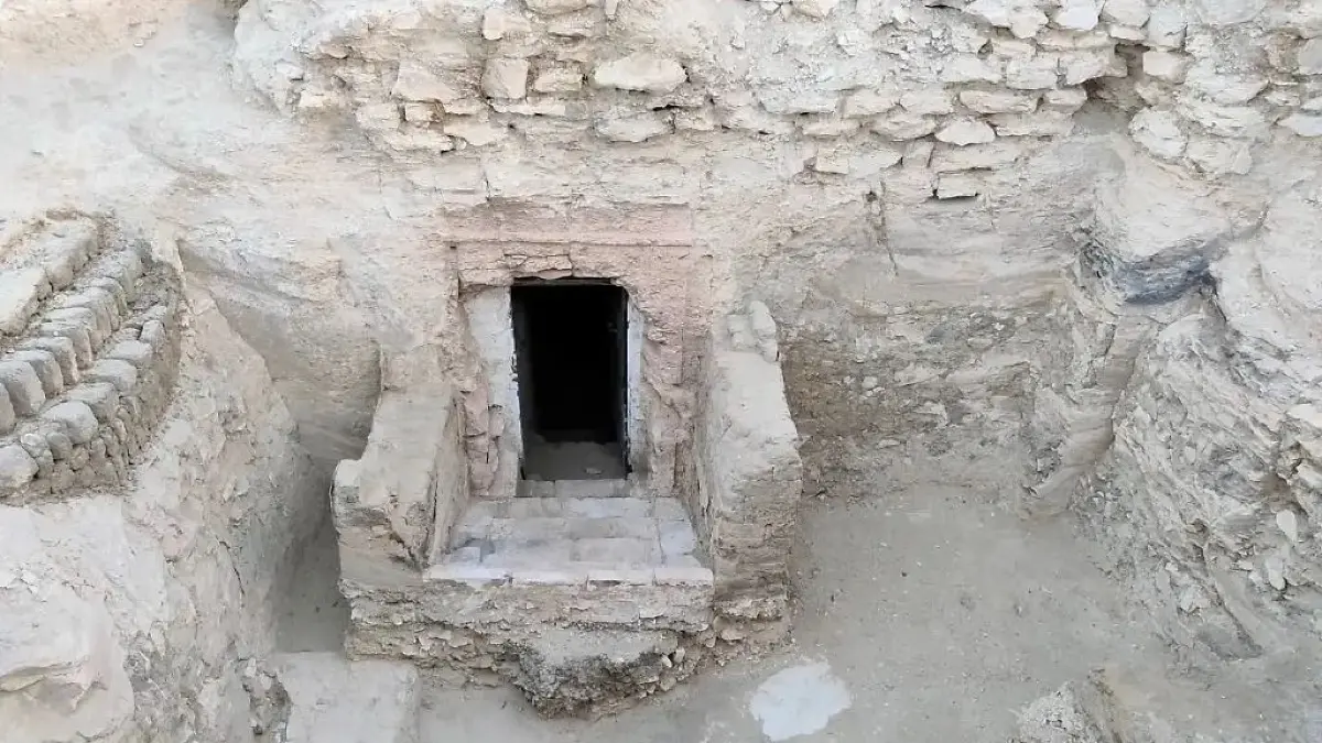 Das Grab wurde in der Nekropole von Scheich Abd el-Kurna in der Nähe von Luxor entdeckt.