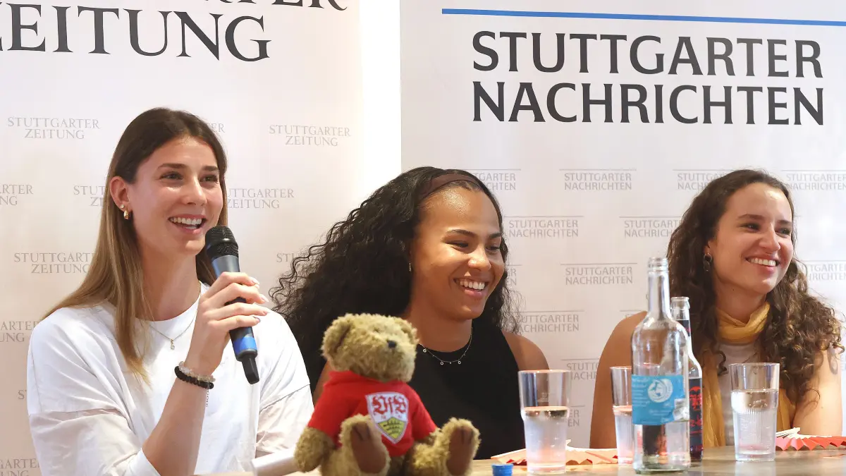 BAU // Stuttgart , Gespräche im Gottlieb ? Stuttgarter Sportstars hautnah , von links: Sandrina Sprengel / Laura Raquel Müller / Rosina Schneider / Dirk Preiß