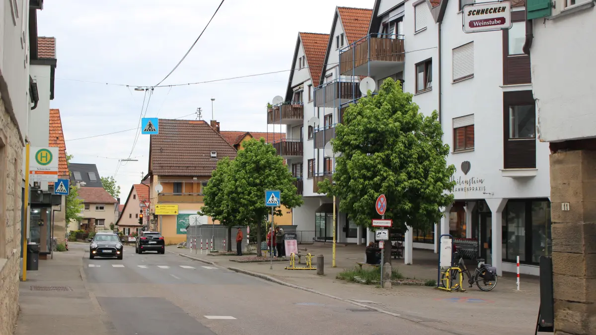 Uhlbergstraße in Plattenhardt, fotografiert in Blickrichtung Stuttgarter und Hohenheimer Straße