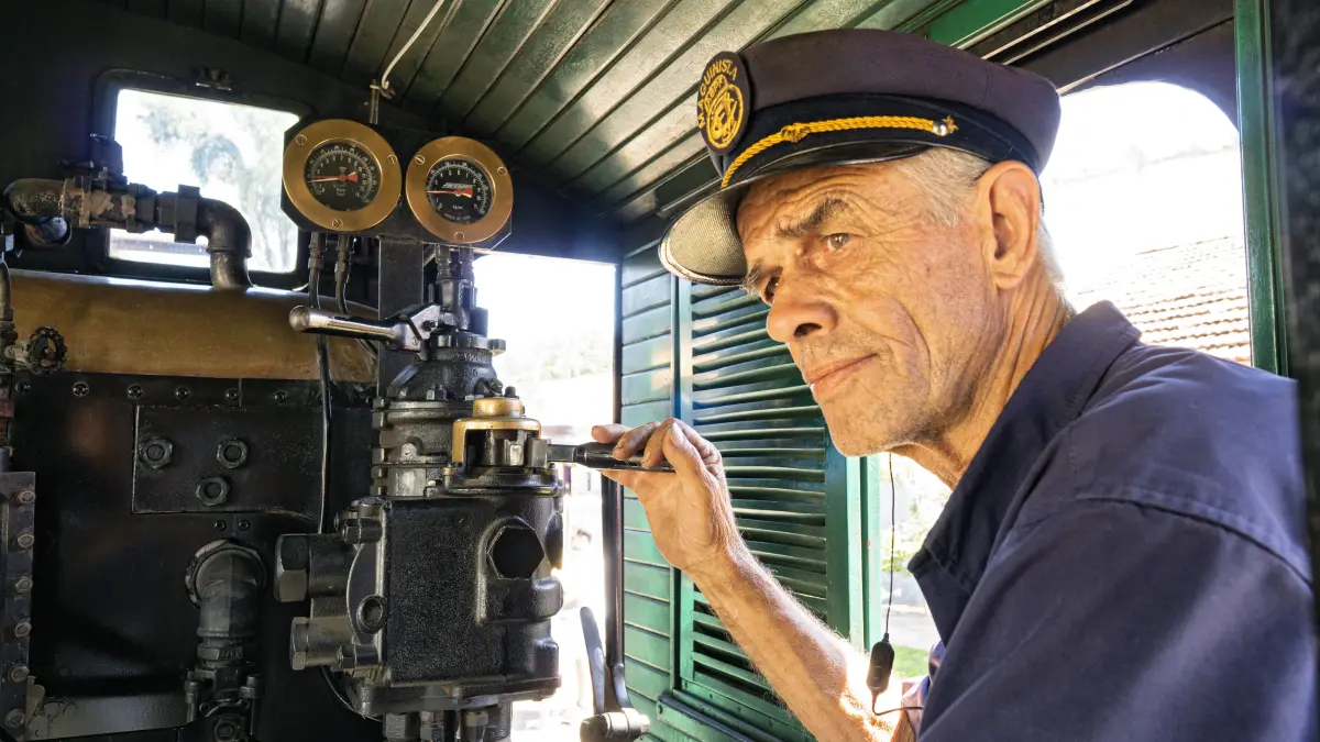Mário Mendes fährt eine Dampflok von 1928 durch Brasiliens Berge. Der Job ist gefährlich, erfordert enormes Wissen und Konzentration. Ein Fehler kann verheerende Folgen haben