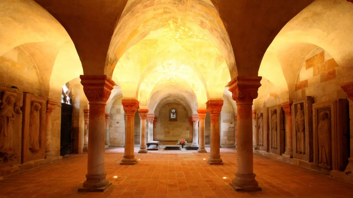 Krypta der Stiftskirche St. Servatii: Die Krypta in der UNESCO-Welterbestadt Quedlinburg ist die Grablege für König Heinrich I. (um 875-936) und seine Gemahlin Mathilde (um 895-968).