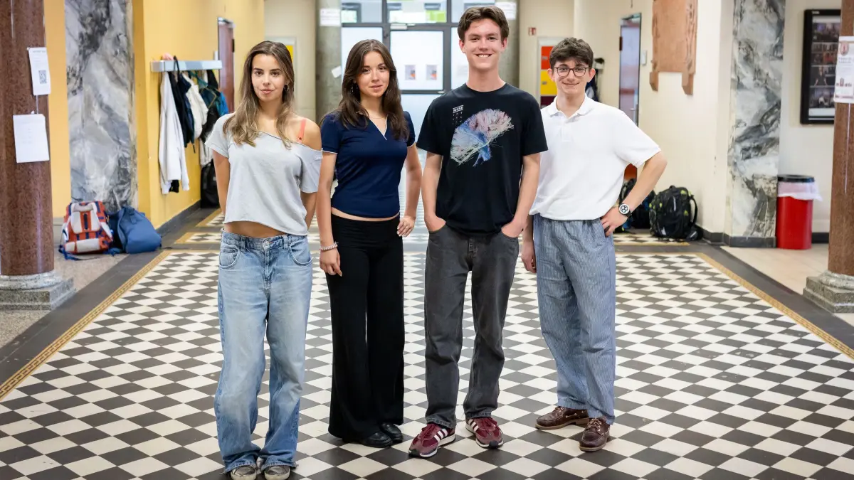 1er Schüler am Kalrs-Gymnasium: Stuttgart, Baden-Württemberg, 15.07.2026:
Abitur mit der Traumnote 1,0 - gleich mehrere Schülerinnen und Schüler des Karls-Gymnasiums haben das in diesem Jahr geschafft.
Im Bild: v.l. Milla Strohm, Johanna Papakostidis, Clemens Merkle und Bernardo Diaz-Ramirez
Notiz: No model release. Kein Einverständnis für Werbung, keine Weitergabe an Dritte.