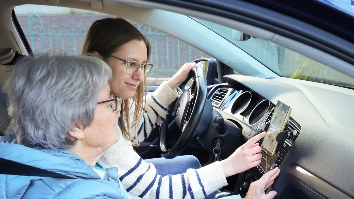 Fahrten zum Arzt oder zur Apotheke: Die App Hilver bringt Ehrenamtliche und Helfer zusammen.