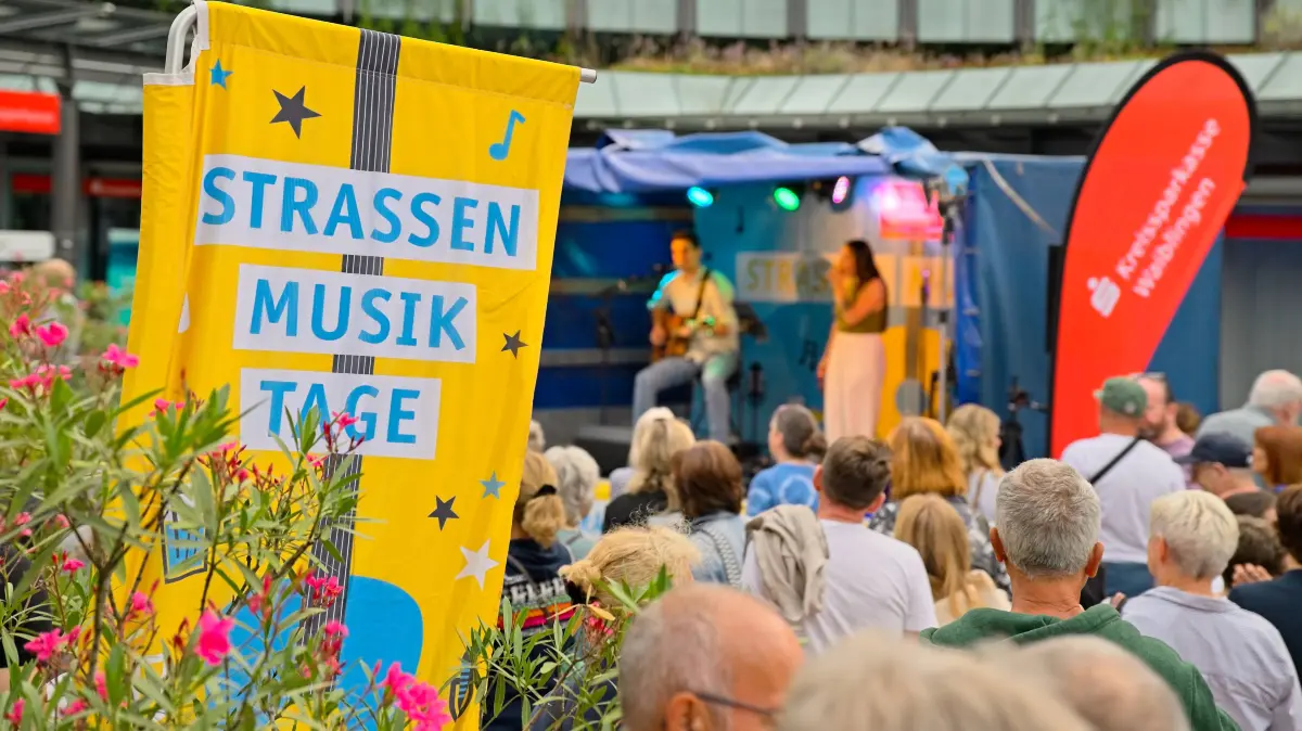 Vom 30. Juli bis zum 10. September 2026 verwandelt sich die Backnanger Innenstadt wieder jeden Donnerstagabend von 18.00 bis 22.00 Uhr in eine Open-Air-Bühne.