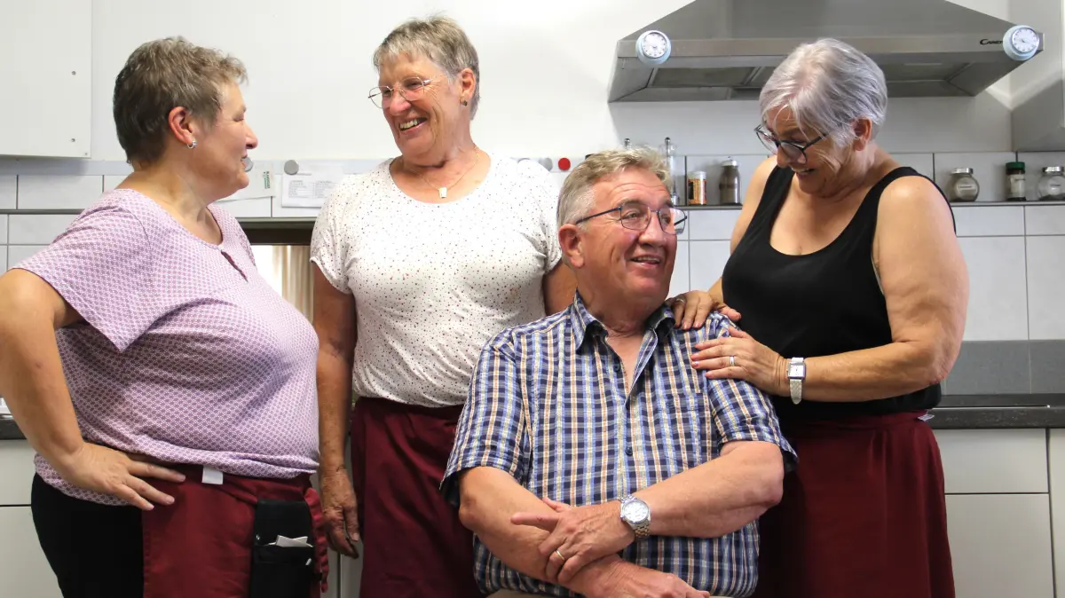 Das Wirtshaus fängt in der Küche an: Ulrike Lauber, Beate Ritzi, Ulli Ritzi und Ehrentraud Ritter (von links) arbeiten in der „Linde“ mit.