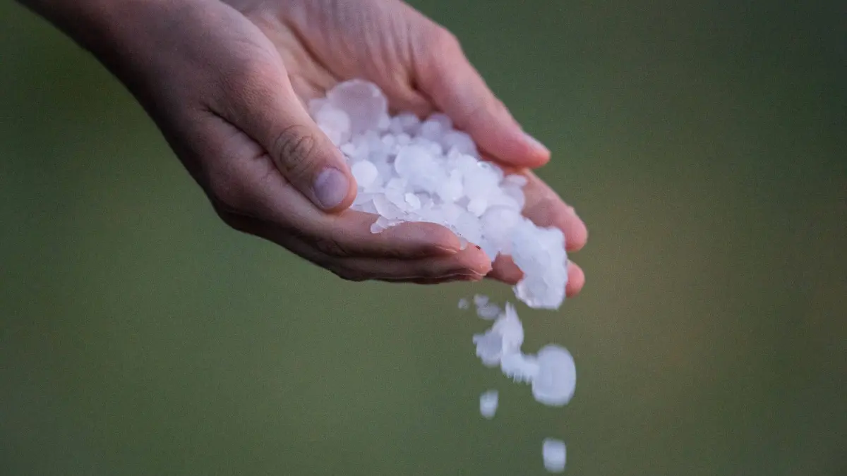 Norditalien ist von schweren Unwettern heimgesucht worden. Der Hagel führte zu massiven Schäden.