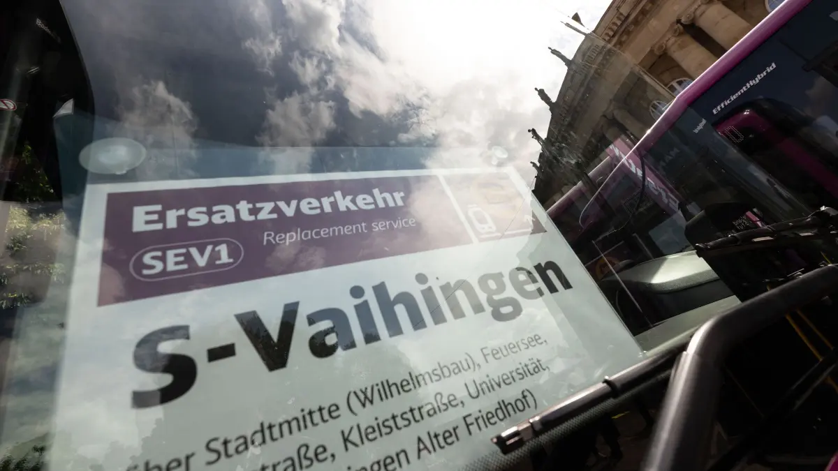 Ersatzverkehr: Ersatzverkehr Vorstellung des VVS Stuttgart und der DB Regio zur Stammstreckensperrung der Stuttgarter S-Bahn.