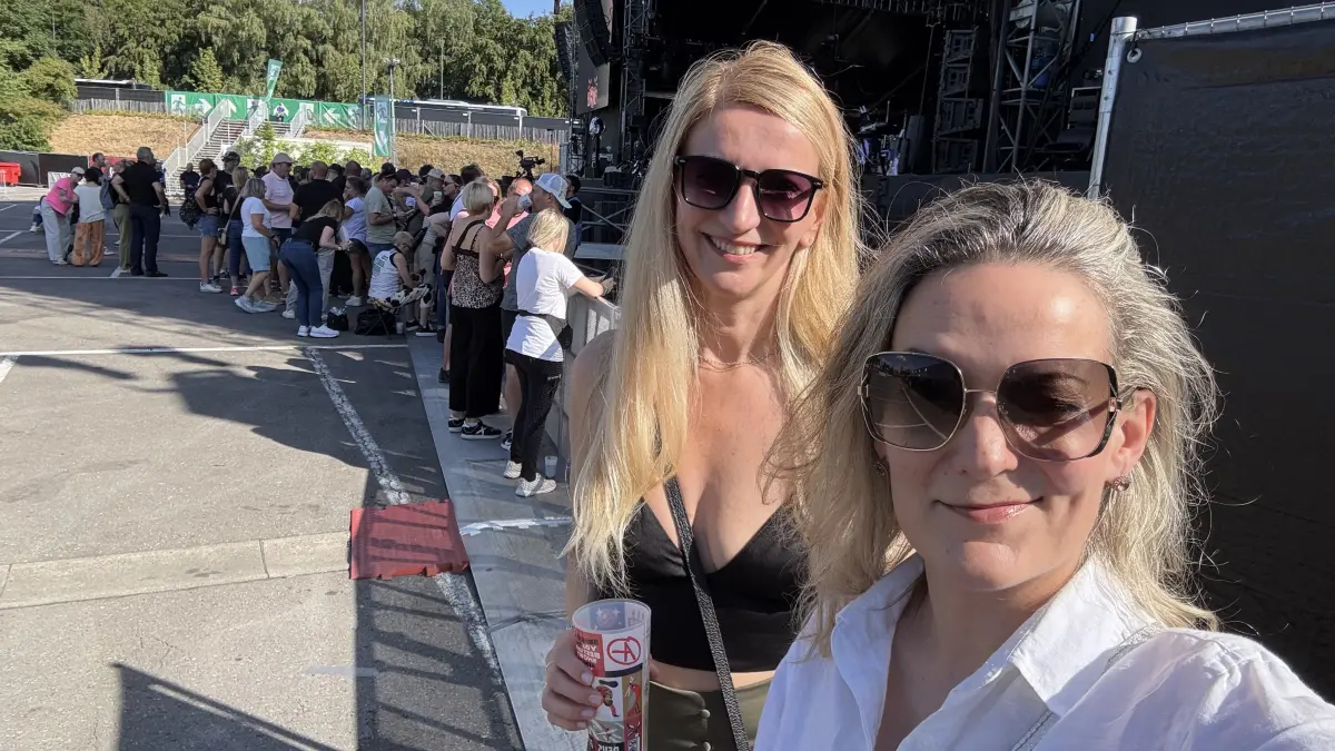 Mina und ihre Schwester bei dem Lenny-Kravitz-Konzert in Luxemburg.