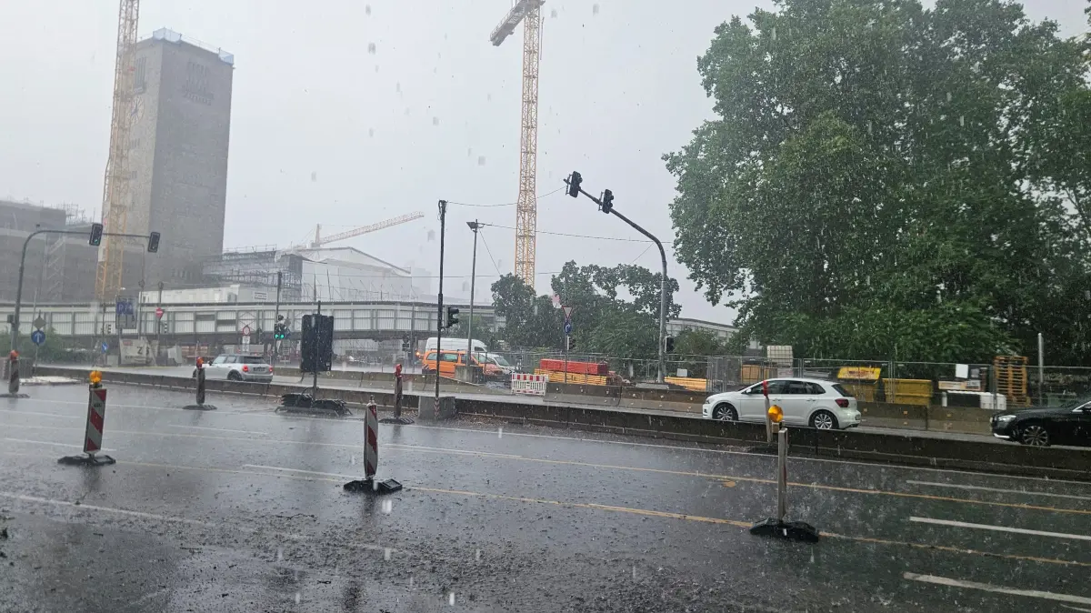 Starkregen und Hagel setzen Stuttgart unter Wasser