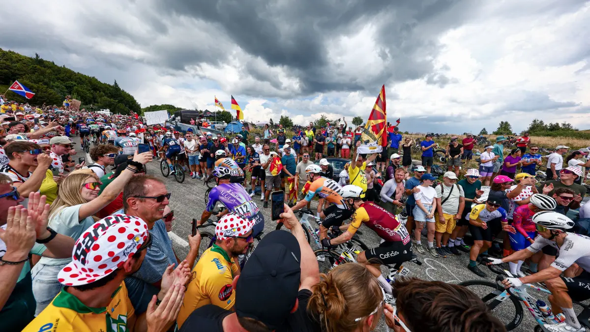 TOUR DE FRANCE 2026 - 14. Mulhouse - Le Markstein: ROT // Vor grosser Zuschauerkulisse in den Vogesen - 14. Etappe - Mulhouse - Le Markstein - Tour de France 2026 - TourDeFrance - TdF - © Roth-Foto / SCA - Roth & Roth - Markus und Michael Roth - Rosenhof 15, 50226 Frechen - Weitere Fotos in der Bilddatenbank www.Roth-Foto.de
NUR DEUTSCHLAND - *** Local Caption *** - copyright by: ROTH-FOTO - Roth & Roth, Rosenhof 15, 50226 Frechen, Abdruck + jede Verwendung honorarpflichtig. Honorar ist MwSt-pflichtig: + 7% MwSt. Veroeffentlichung ausschliesslich fuer journalistisch-publizistische Zwecke. Verwendung bedingt das Einverstaendniss unserer AGBs unter: www.Roth-Foto.de