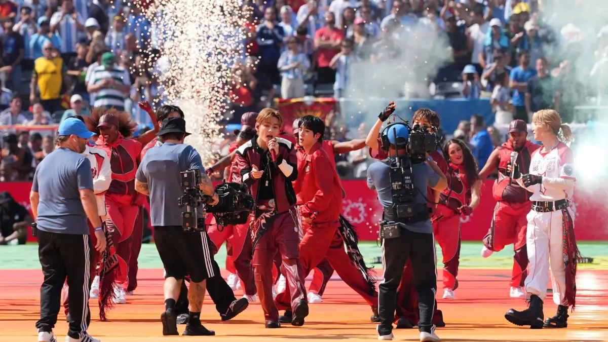 Spain v Argentina, 2026 FIFA World Cup, Final, Football, New York New Jersey Stadium, East Rutherford, New Jersey, USA - 19 Jul 2026: BTS during the Half Time show Spain v Argentina, 2026 FIFA World Cup, WM, Weltmeisterschaft, Fussball Final, Football, New York New Jersey Stadium, East Rutherford, New Jersey, USA - 19 Jul 2026East Rutherford New York New Jersey Stadium New Jersey NJ United States of America PUBLICATIONxINxGERxSUIxAUTxHUNxGRExMLTxCYPxROUxBULxUAExKSAxCHNxDENxINDxITAxPORxESPxSWExTURxMEXxCOLxVENxPERxECUxBRAxARGxCHIxURUxPARxPANxONLY Copyright: xIsmaelxAdnan/Shutterstockx 16998023ck
