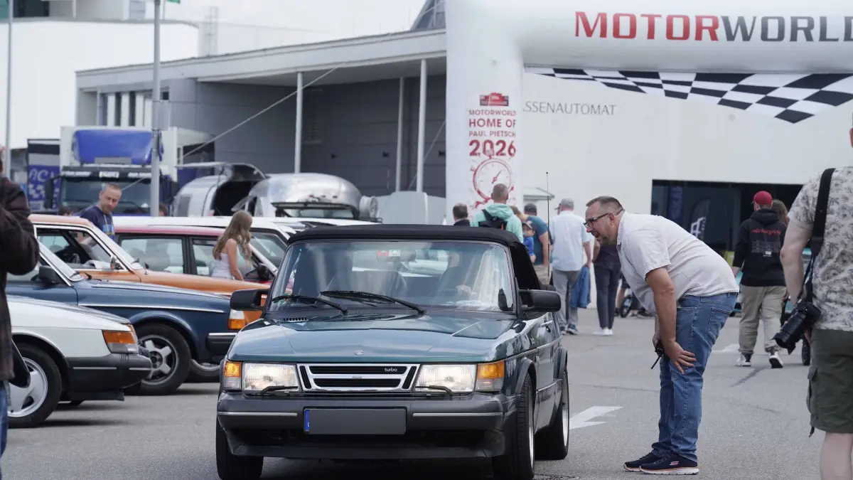 Boeblingen Motorworld Motor Treff am Flugfeld, schwedische Automobil Kultur Volvo oder Saab beide marken sind Willkommen bis 17.00 Uhr Mehrere Hundert Fahrzeuge sind schon da. Sie kommen aus ganz Deutschland und aus dem Ausland. Heute ist Schweden in der Ueberzahl.
Foto Andreas Rosar Fotoagentur-Stuttgart 19.07.2026 Kennezeichen muessen nicht geblendet werden.