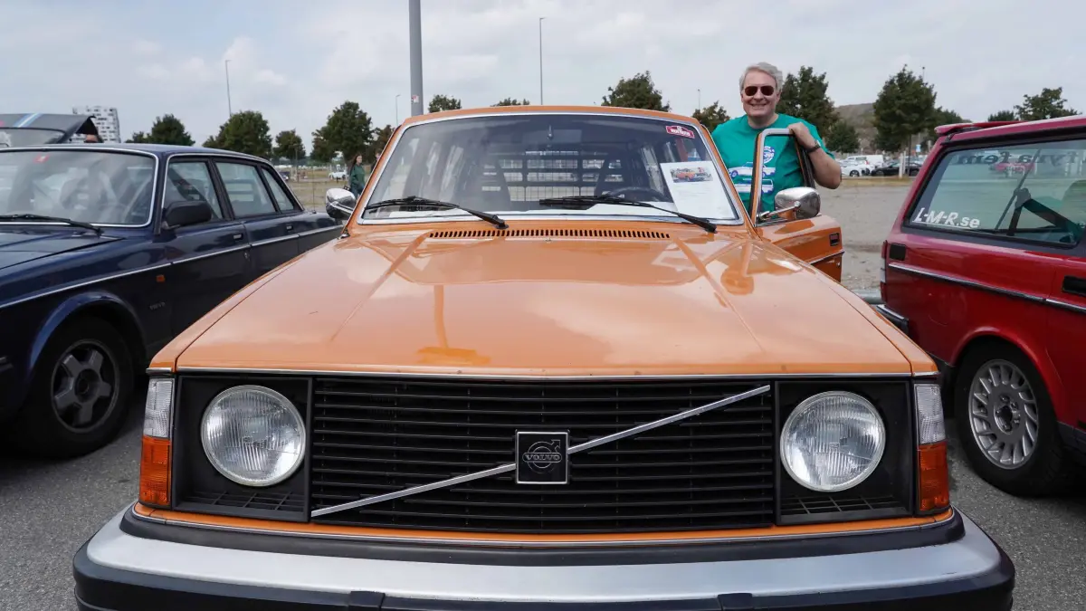 Boeblingen Motorworld Motor Treff am Flugfeld, schwedische Automobil Kultur Volvo oder Saab beide marken sind Willkommen bis 17.00 Uhr Mehrere Hundert Fahrzeuge sind schon da. Sie kommen aus ganz Deutschland und aus dem Ausland. Heute ist Schweden in der Ueberzahl.
Foto Andreas Rosar Fotoagentur-Stuttgart 19.07.2026 Kennezeichen muessen nicht geblendet werden.