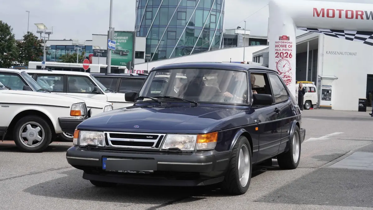 Boeblingen Motorworld Motor Treff am Flugfeld, schwedische Automobil Kultur Volvo oder Saab beide marken sind Willkommen bis 17.00 Uhr Mehrere Hundert Fahrzeuge sind schon da. Sie kommen aus ganz Deutschland und aus dem Ausland. Heute ist Schweden in der Ueberzahl.
Foto Andreas Rosar Fotoagentur-Stuttgart 19.07.2026 Kennezeichen muessen nicht geblendet werden.
