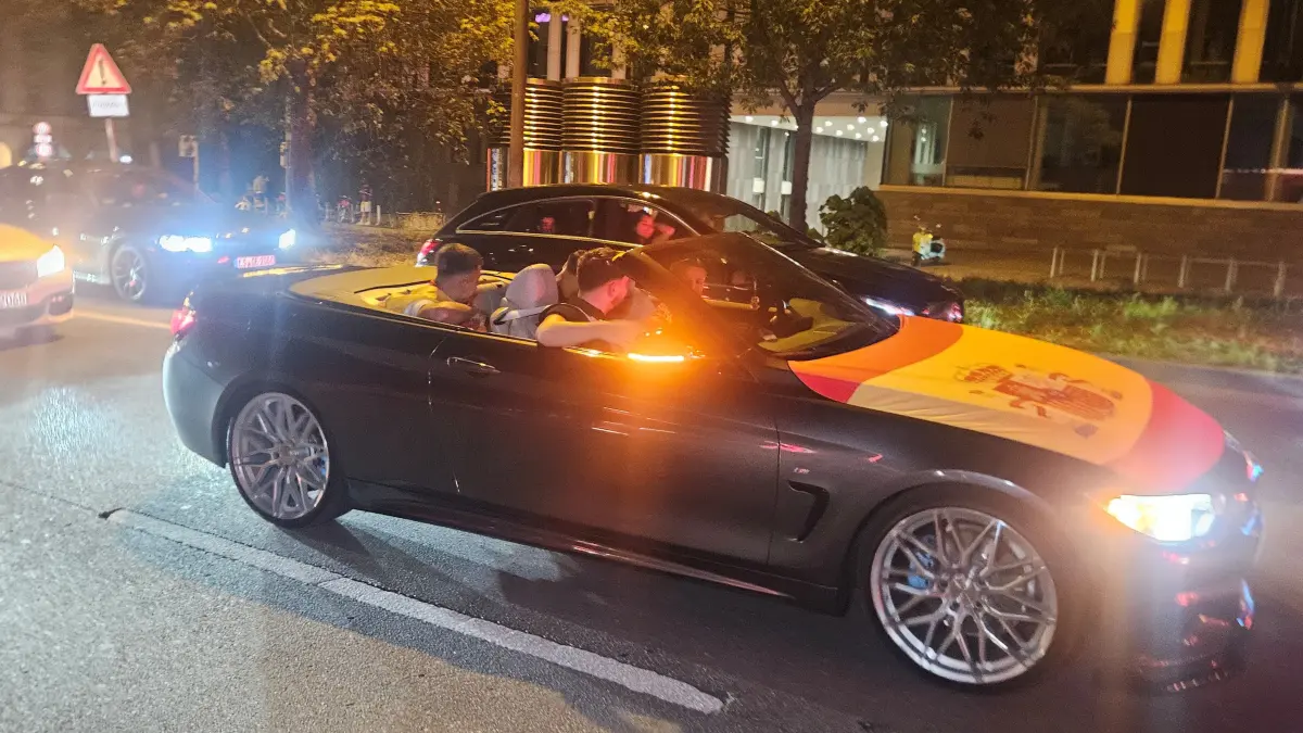 Spanier feiern in Stuttgart