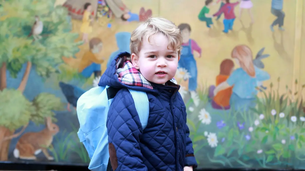 Ein Foto, das von Catherine, Herzogin von Cambridge, aufgenommen und am 06.01.2016 veröffentlich wurde, zeigt Prinz George an seinem ersten Tag im Montessori Kindergarten in Sandringham.