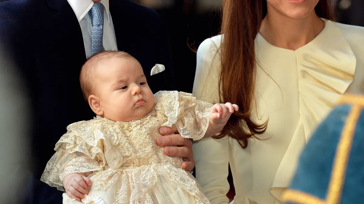 Der kleine Prinz George bei seiner Taufe.