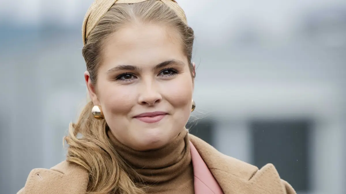 Prinzessin Amalia vor der Taufe des neuen Marineschiffs «Den Helder».