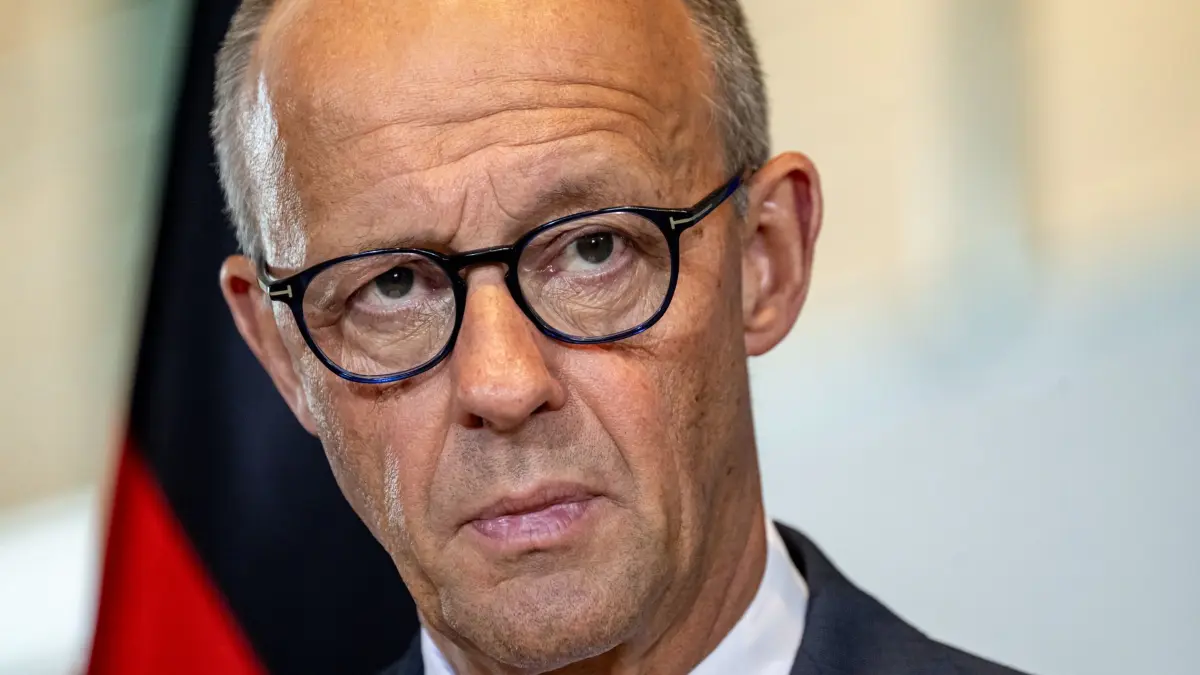 Besuch des Präsidenten von Aserbaidschan: 21.07.2026, Berlin: Bundeskanzler Friedrich Merz (CDU) nimmt mit dem Präsidenten von Aserbaidschan an einer Pressekonferenz im Bundeskanzleramt teil. (zu dpa: «Merz: Keine Ratschläge an Spahn für berufliche Zukunft») Foto: Fabian Sommer/dpa +++ dpa-Bildfunk +++