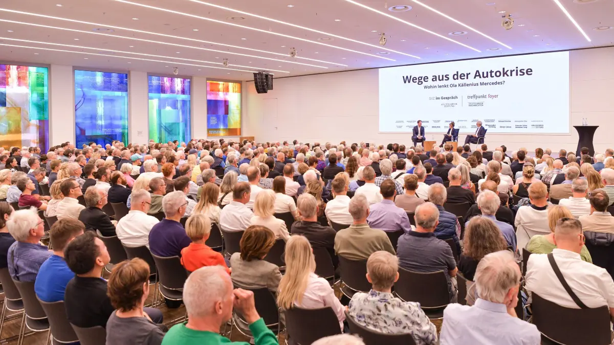 Wohin lenkt Ola Källenius Mercedes?: Stuttgart, Sparkassenakademie Stuttgart
Wege aus der Autokrise – Wohin lenkt Ola Källenius Mercedes?
„Treffpunkt Foyer“ und „StZ im Gespräch“