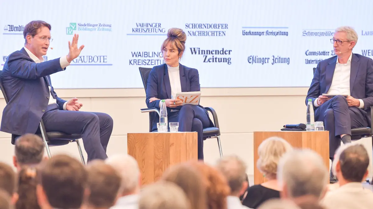 Wohin lenkt Ola Källenius Mercedes?: Stuttgart, Sparkassenakademie Stuttgart
Wege aus der Autokrise – Wohin lenkt Ola Källenius Mercedes?
„Treffpunkt Foyer“ und „StZ im Gespräch“