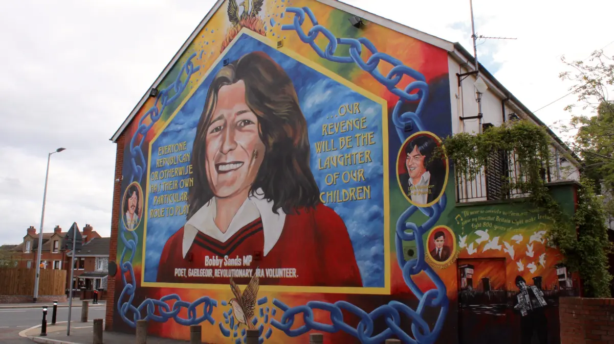 Bild von Bobby Sands an der Seitenwand des Sinn Fein Hauptquartiers, Falls Road