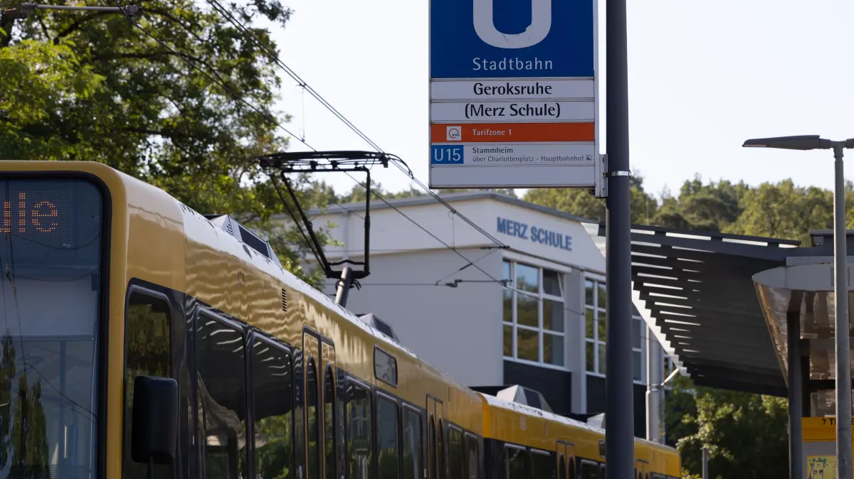 Diskussion an der Merz Schule, auf dem Sommerfest der Schule wurde das Lied l´ amour toujour gespielt. Es wurden ausländerfeindliche Parolen gesungen.
