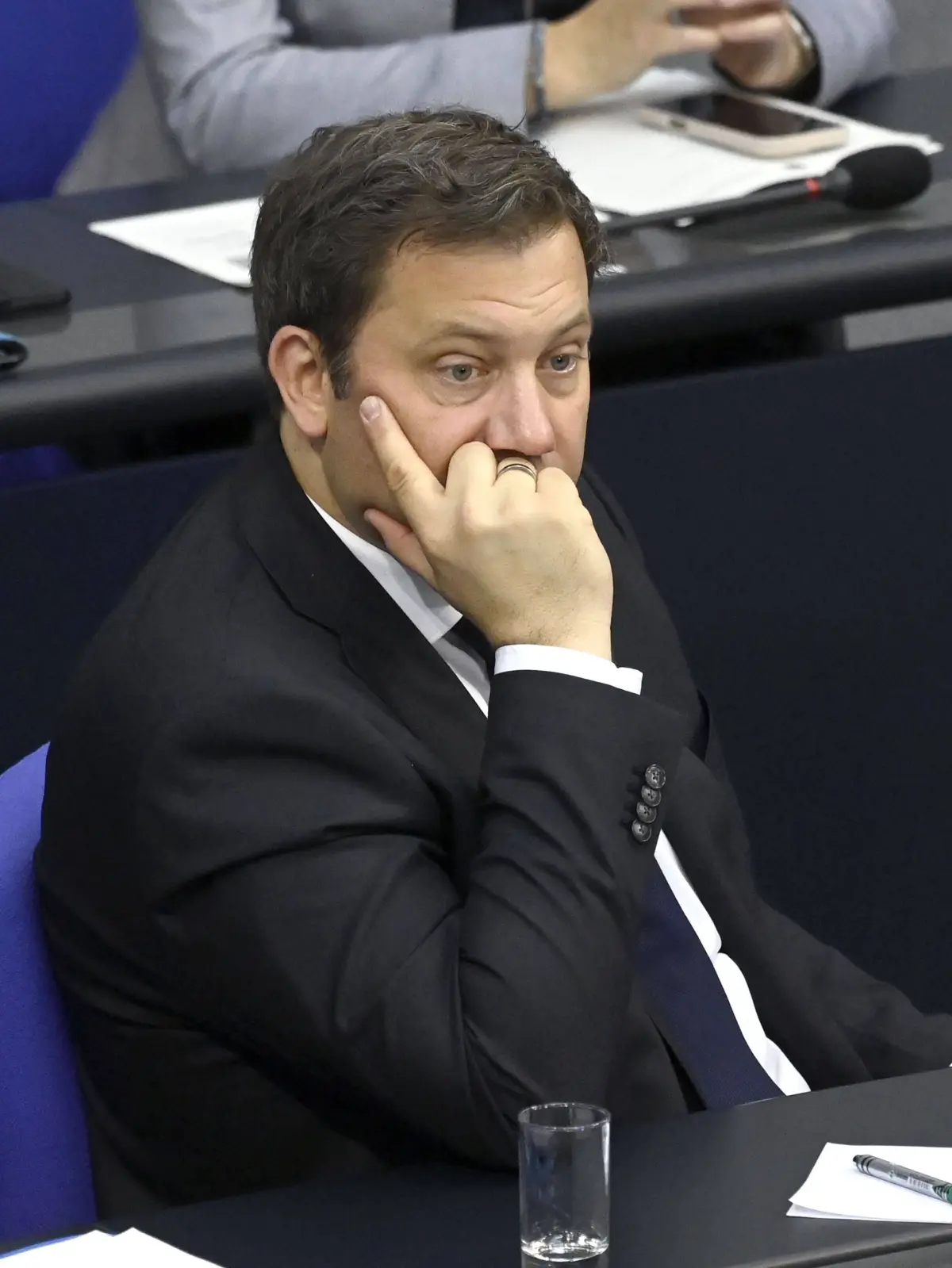 „Soziale Gerechtigkeit“ und ein „starkes Sozialsystem“ bedeutet für die SPD stets ein chronisches Immer-Mehr. (Bundesfinanzminister Lars Klinbeil Bundestag (Archivbild).