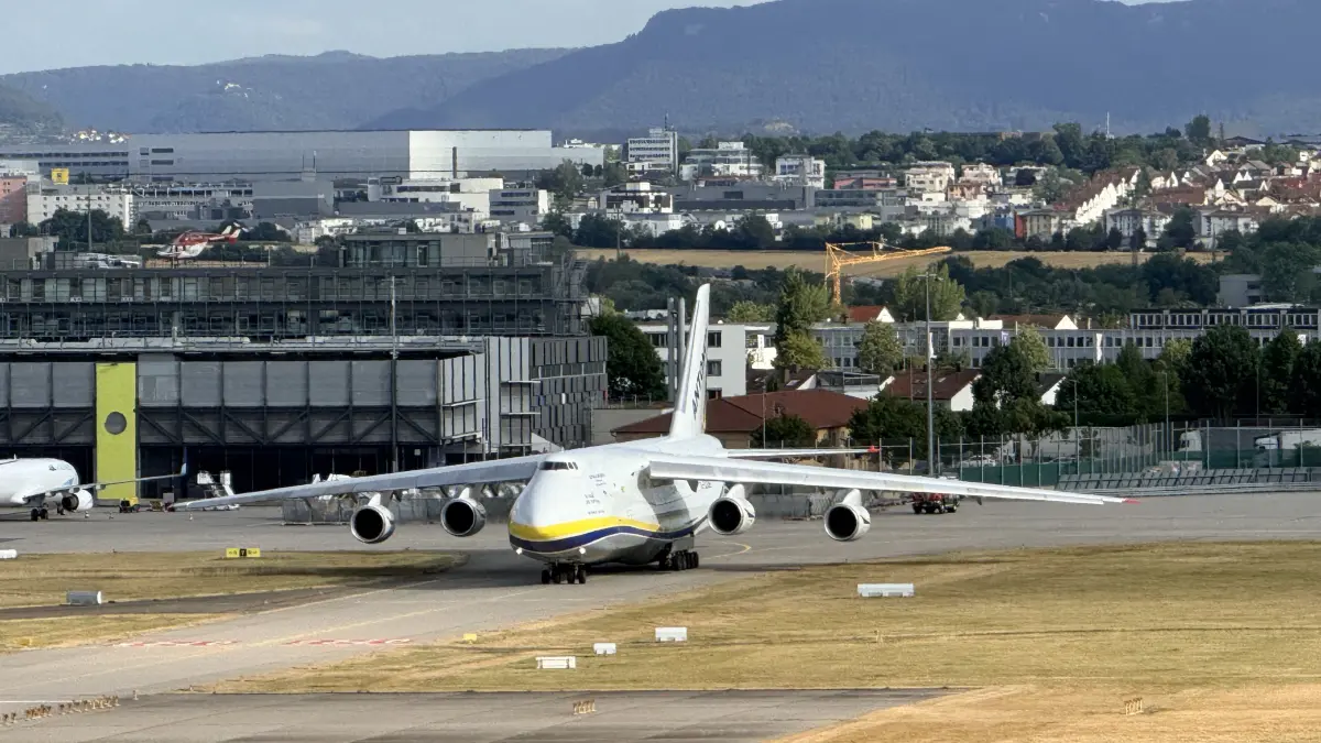 Die Antonov kurz vor dem Start in Stuttgart