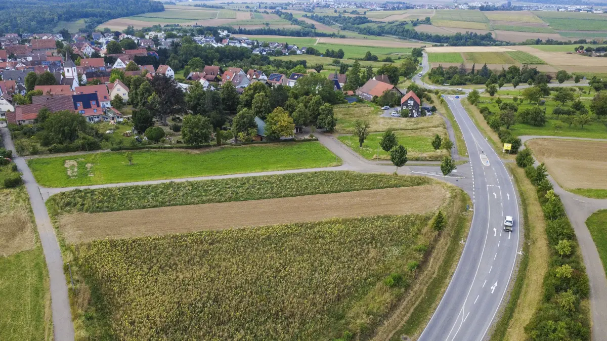Ditzingen Schöckingen - Ein großer Teil der Stadt entlang der umfahrung wird bebaut, darunter auch ein Pflegeheim.