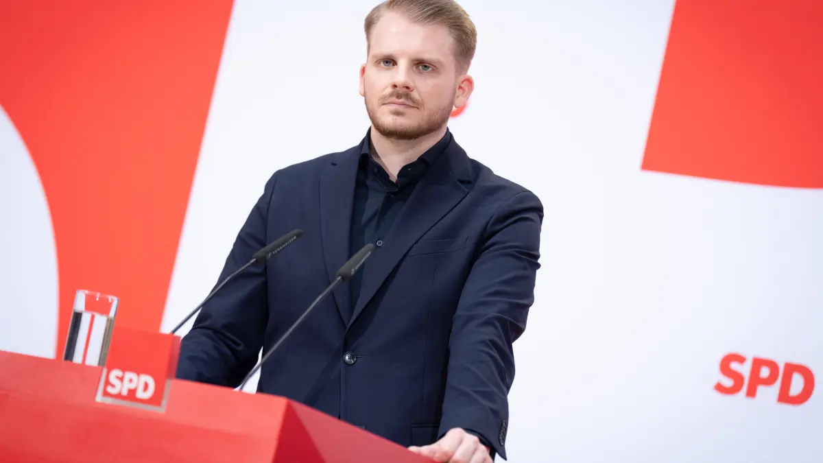 SPD-Generalsekretär Tim Klüssendorf: "Wir müssen angesichts der Kriege um uns herum zumindest in Erwägung ziehen, höhere Haushaltsspielräume nutzen zu können. Das ist eine Frage von Verantwortungsbewusstsein, wenn wir sonst Gefahr laufen, dass es unsere Gesellschaft zerreißt."