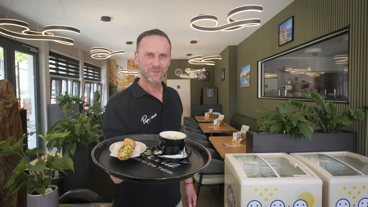 Peppino: Vaihingen an der Enz - Das Café Peppino ist neu in Vaihingen an der Enz und mitten am Marktplatz gelegen. Hier gibt es Panini, Cannoli und mehr.