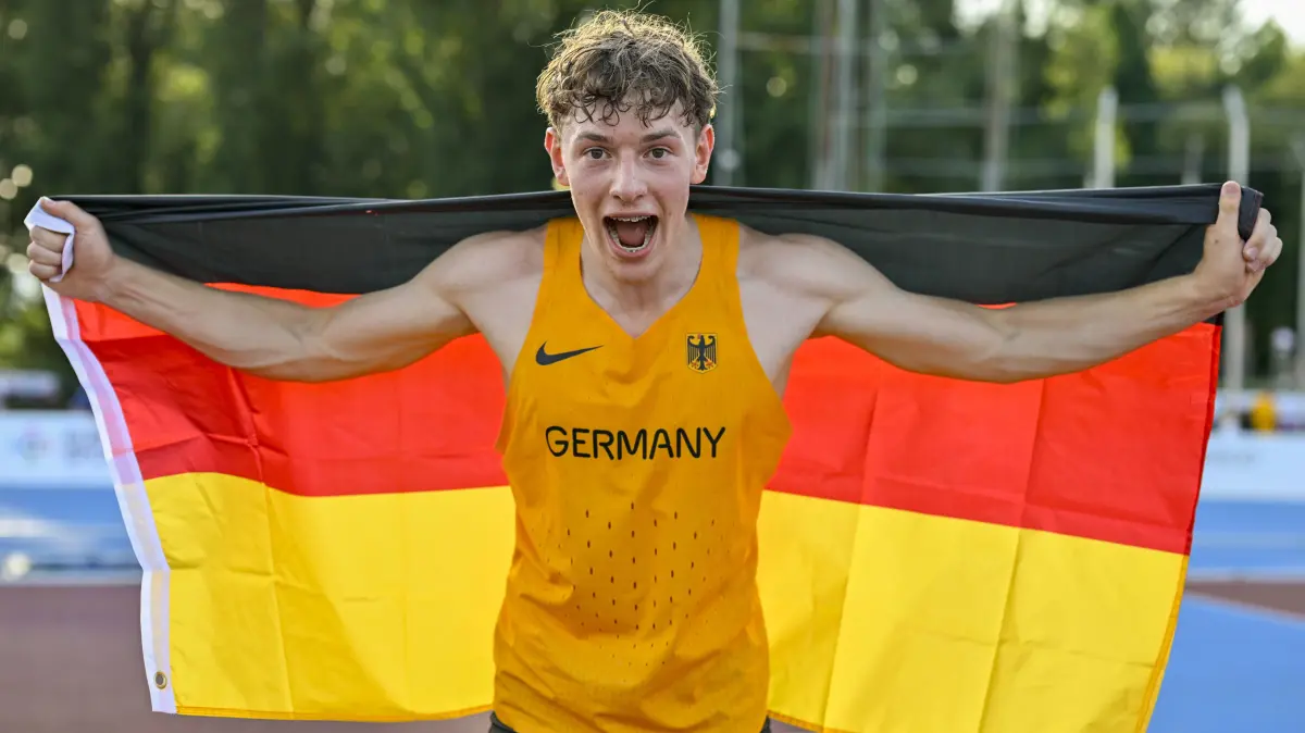 Jonathan Hummel von der LG Leinfelden-Echterdingen überspringt bei der Europameisterschaft in Italien 5,15 Meter - und holt damit den Titel.