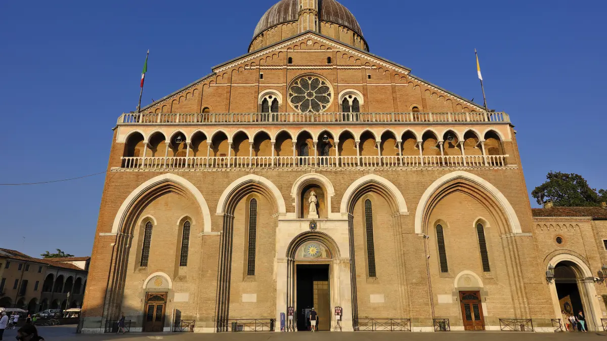 Basilika des Heiligen Antonius, Basilika Di San Antonio, Padua, Venetien, Veneto, Italien Basilica of Saint Anthony, Basilica Di San Antonio, Padua, Veneto, Veneto, Italy Copyright: imageBROKER/MAL iblmla16109573.jpg Bitte beachten Sie die gesetzlichen Bestimmungen des deutschen Urheberrechtes hinsichtlich der Namensnennung des Fotografen im direkten Umfeld der Veröffentlichung