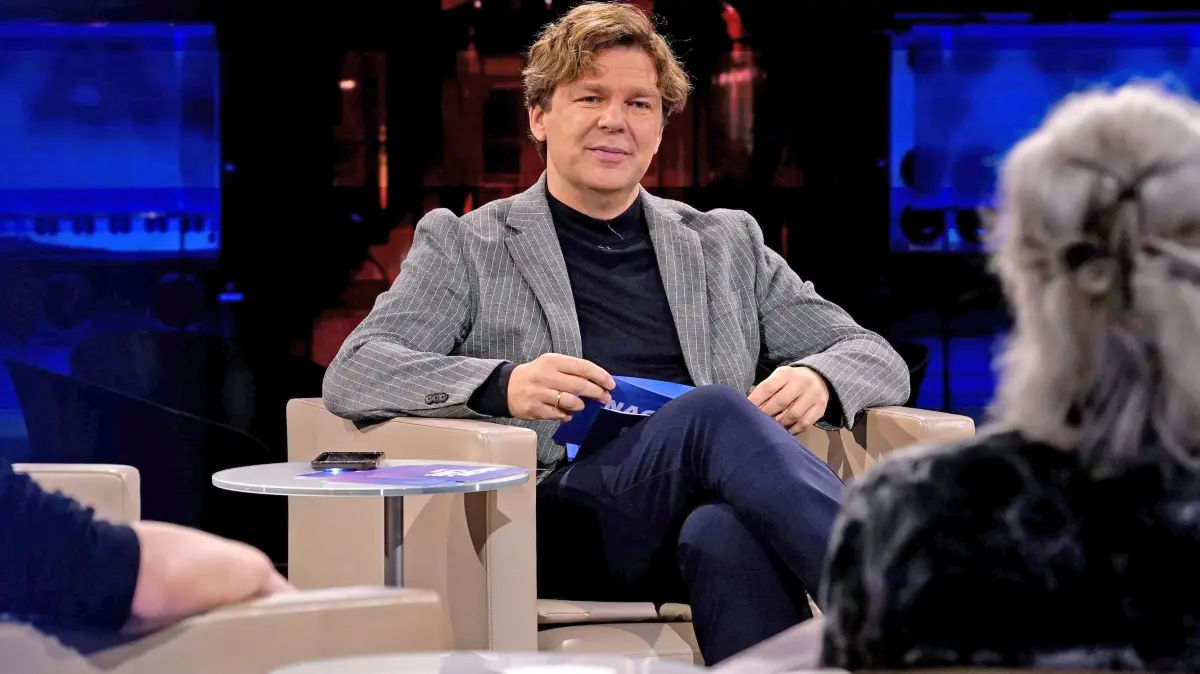 SWR NACHTCAFÉ, "Die SWR Talkshow - Gäste bei Michael Steinbrecher", am Freitag (14.08.26) um 22:00 Uhr im SWR.
Moderator Michael Steinbrecher präsentiert das "Nachtcafé".
© SWR/Bettina Müller, honorarfrei - Verwendung gemäß der AGB im engen inhaltlichen, redaktionellen Zusammenhang mit genannter SWR-Sendung bei Nennung "Bild: SWR/Bettina Müller" (S2+). SWR Presse/Bildkommunikation, Baden-Baden, Tel: 07221/929-26868, foto@swr.de