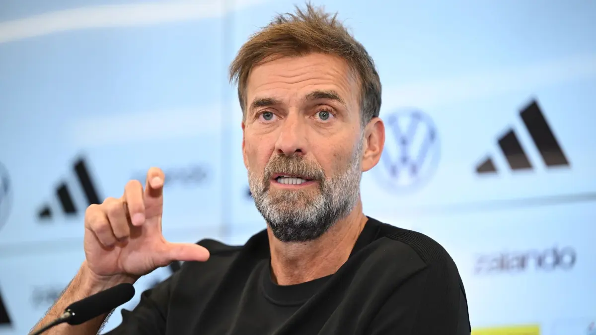DFB-Pressekonferenz - Vorstellung neuer Bundestrainer: 24.07.2026, Hessen, Frankfurt/Main: Fußball, DFB, Nationalmannschaft, Pk zur Vorstellung des neuen Bundestrainers, Jürgen Klopp spricht bei einer Pressekonferenz. Foto: Florian Wiegand/dpa +++ dpa-Bildfunk +++