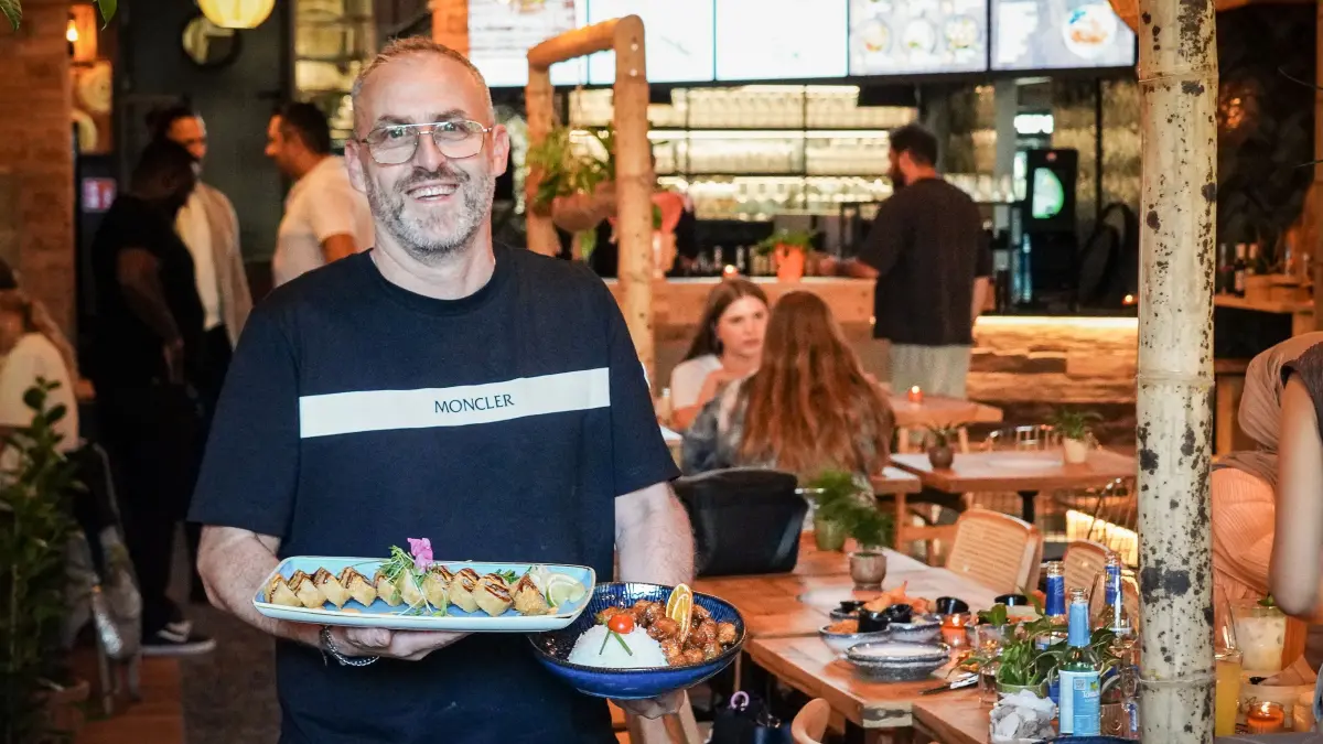 Soft-Opening Restaurant Wok on Fire im Vier-Giebel-Bau. Im Bild: OP Manager Antonello Giotti: Soft-Opening Restaurant Wok on Fire im Vier-Giebel-Bau. Im Bild: OP Manager Antonello Giotti