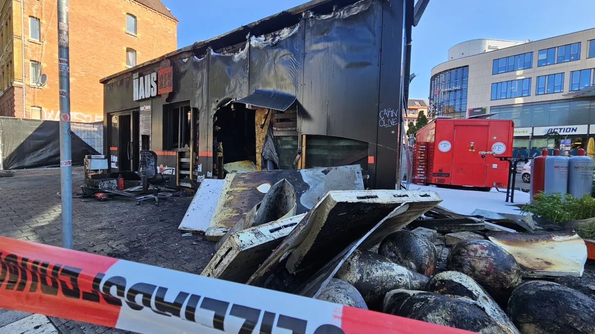 In der Nacht von Donnerstag auf Freitag ist in der Haus-des-Döners-Filiale in Bad Cannstatt ein Brand ausgebrochen.