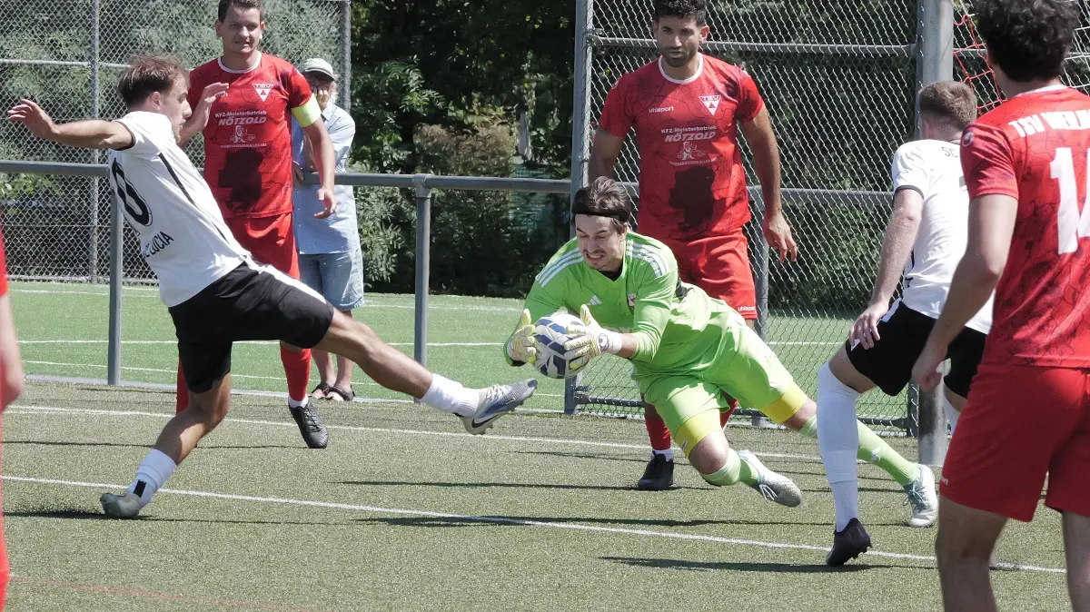 Fußball, Fussball, wfv Pokal, TSV Weilimdorf II - SC Geislingen: Fußball, Fussball, wfv-Pokal, wfv Pokal, Pokalspiel, TSV Weilimdorf II - SC Geislingen
Nr.19 (W): Erdinc Bozoglu - rot
Nr.13 (W): Friedrich Köhler - grün
Fotograf: Günter E. Bergmann - Photography
Aufnahmedatum: 25.07.2026