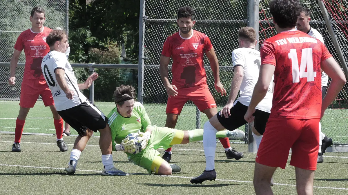 Fußball, Fussball, wfv Pokal, TSV Weilimdorf II - SC Geislingen: Fußball, Fussball, wfv-Pokal, wfv Pokal, Pokalspiel, TSV Weilimdorf II - SC Geislingen
Nr.19 (W): Erdinc Bozoglu - rot
Nr.13 (W): Friedrich Köhler - grün
Fotograf: Günter E. Bergmann - Photography
Aufnahmedatum: 25.07.2026