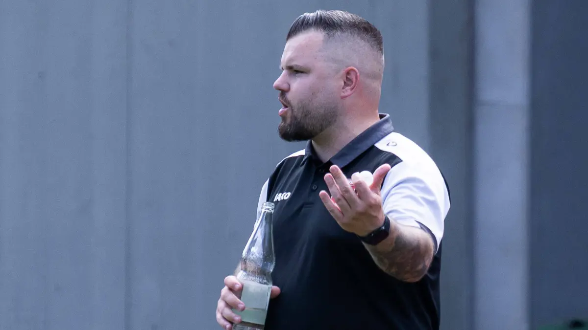 SV Fellbach vs. 1. Goeppinger SV, Fussball, WFV-Pokal, 1. Runde, Spielzeit 2026/2027, 25.07.2026,: Nicos GOUNTOULAS SV Fellbach, Trainer Geste, gestikuliert, gibt Anweisungen, Aktion SV Fellbach vs. 1. Goeppinger SV, Fussball, WFV-Pokal, 1. Runde, Spielzeit 2026/2027, 25.07.2026, SV Fellbach vs. 1. Goeppinger SV, Fussball, WFV-Pokal, 1. Runde, Spielzeit 2026/2027, 25.07.2026, Fellbach *** Nicos GOUNTOULAS, SV Fellbach, coach gesturing, giving instructions, action from SV Fellbach vs. 1 Goeppinger SV, soccer, WFV Cup, 1st round, 20262027 season, July 25, 2026, SV Fellbach vs. 1 Goeppinger SV, soccer, WFV Cup, 1st round, 20262027 season, July 25, 2026, Fellbach Copyright: xEibnerxPressefoto/OliverxSchmidtx EP_OST